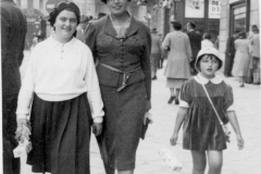 Renia-i-Arianka-z-mama-zdjecie-z-archiwum-Elzbiety-Bellak