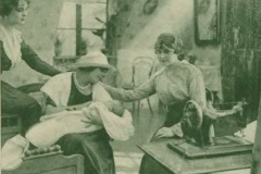 Mary Mrozińska, Mura Kalinowska, Mia Mara / „Kino” 9 lutego 1936 roku, nr 6 (to zdjęcie prawdopodobnie pochodzi z tego filmu)