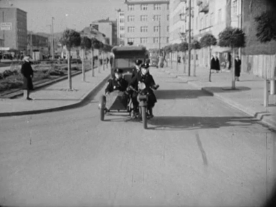 Gdynia, Skwer Kościuszki (Kobiety nad przepaścią)