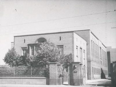 Warszawa, ul. 6-go Sierpnia 50 (Dziewczyna szuka miłości)