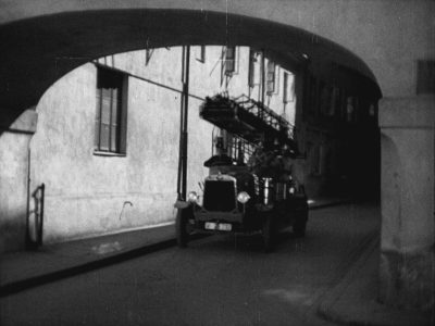 Warszawa, ul. Dziekania (Fredek uszczęśliwia świat)