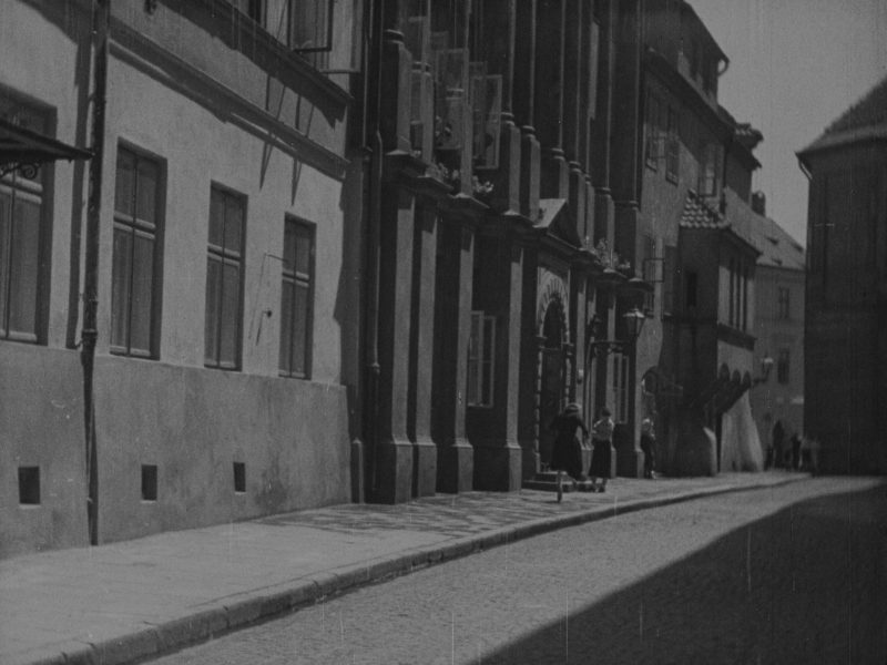 Warszawa, ul. Jezuicka (Fredek uszczęśliwia świat)