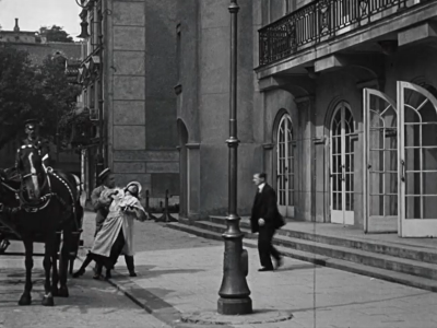 Warszawa, ul. Karasia 2 (Bestia)