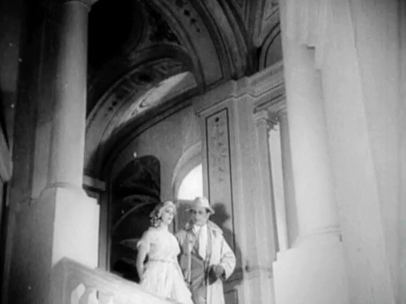 Warszawa, ul. Krakowskie Przedmieście 13, Hotel Europejski, klatka schodowa (Mocny człowiek)