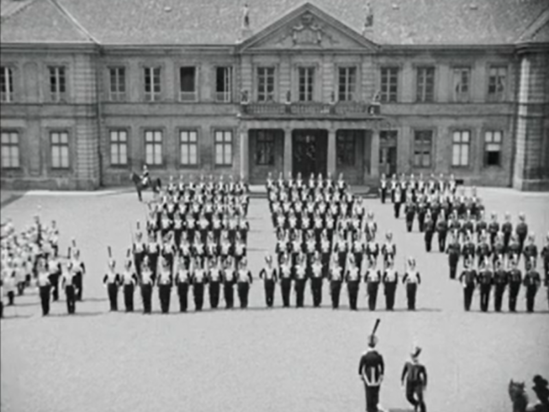 Warszawa, ul. Krakowskie Przedmieście 15, Pałac Potockich (Księżna Łowicka)