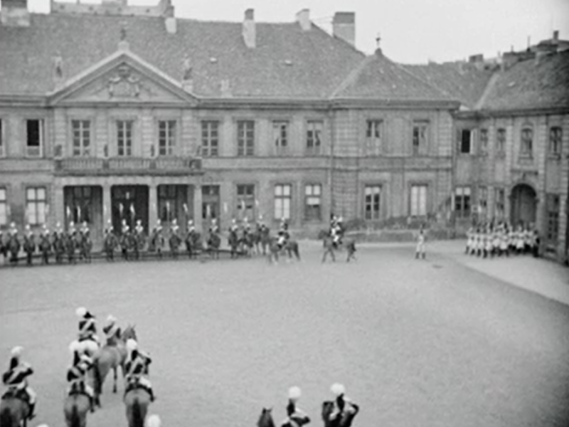 Warszawa, ul. Krakowskie Przedmieście 15, Pałac Potockich (Księżna Łowicka)