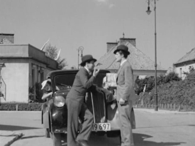 Warszawa, ul. Mierosławskiego, róg Śmiałej (Fredek uszczęśliwia świat)