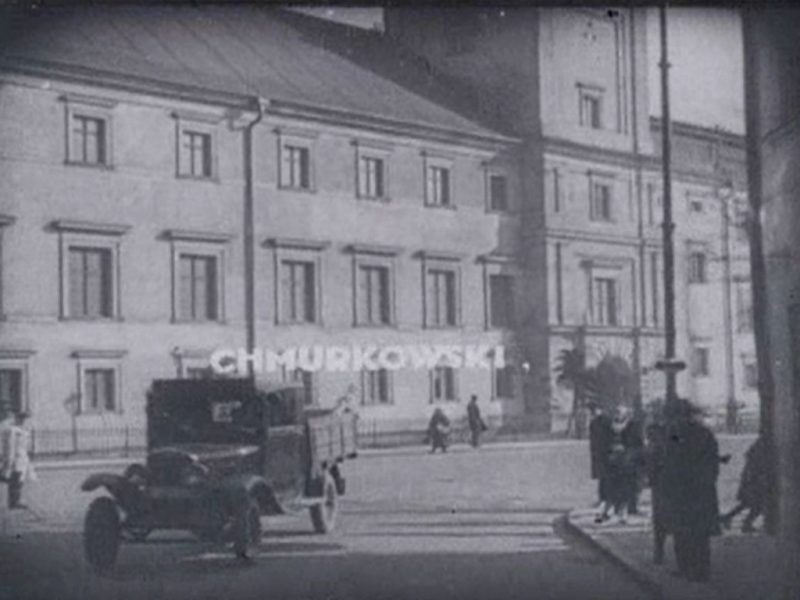 Warszawa, ul. Świętojańska (Jego ekscelencja subiekt)