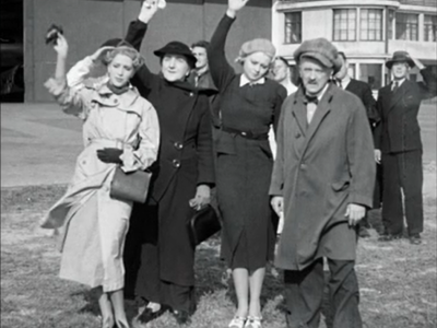 Warszawa, Okęcie, lotnisko (Dziewczyna szuka miłości)