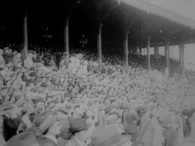 Warszawa, Pole Mokotowskie, hipodrom (Mocny człowiek)