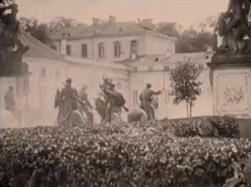 Białystok, pałac Branickich, dziedziniec (Mogiła nieznanego żołnierza)
