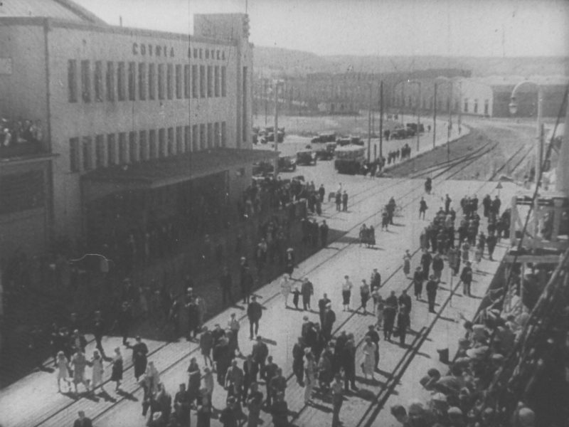 Gdynia, ul. Polska (Judel gra na skrzypcach)