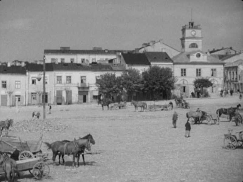 Grójec, pl. Wolności (Przez łzy do szczęścia)