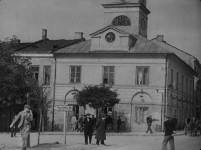 Grójec, pl. Wolności 2, Ratusz (Przez łzy do szczęścia)