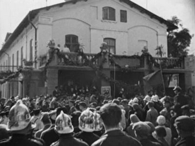 Józefów, ul. Fabryczna 1 (Każdemu wolno kochać)