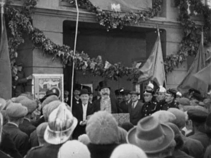 Józefów, ul. Fabryczna 1 (Każdemu wolno kochać)