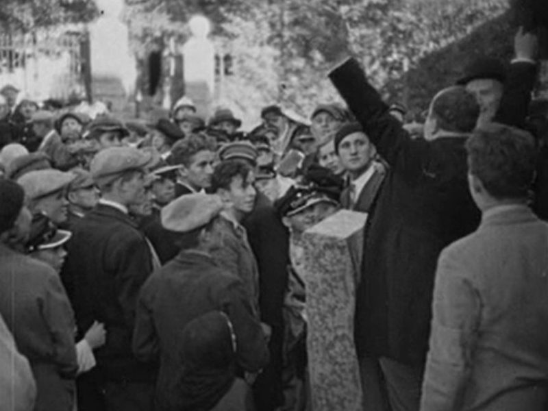 Józefów, ul. Fabryczna 1 (Każdemu wolno kochać)