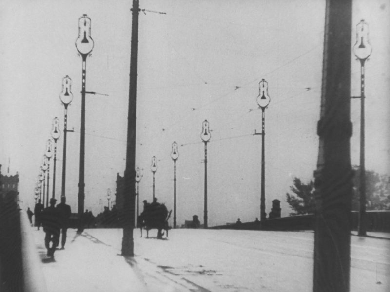 Warszawa, most Poniatowskiego (Judel gra na skrzypcach)