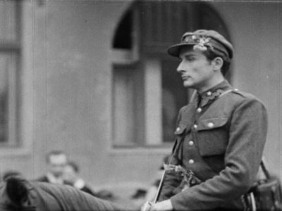 Warszawa, ul. Noakowskiego 4 (Dziewczęta z Nowolipek)