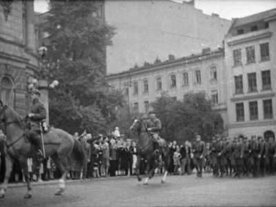 Warszawa, ul. Noakowskiego (Dziewczęta z Nowolipek)