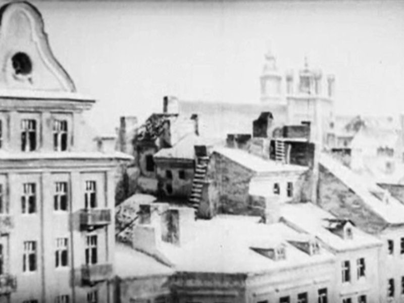 Warszawa, pl. Zamkowy 3/5 (Serce matki)