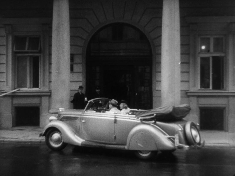 Warszawa, ul. Tokarzewskiego-Karaszewicza, Hotel Europejski (Áll a bál)