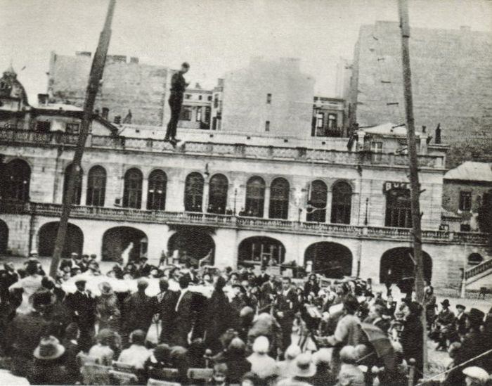 Warszawa, Dolina Szwajcarska (Czerwony błazen)