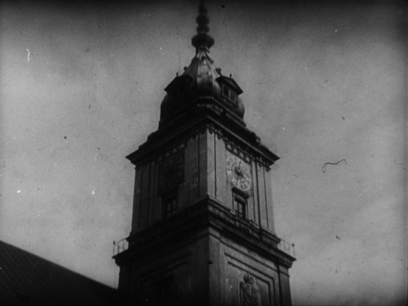 Warszawa, pl. Zamkowy (Áll a bál)