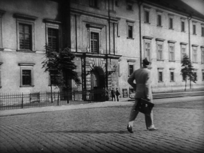 Warszawa, pl. Zamkowy (Áll a bál)