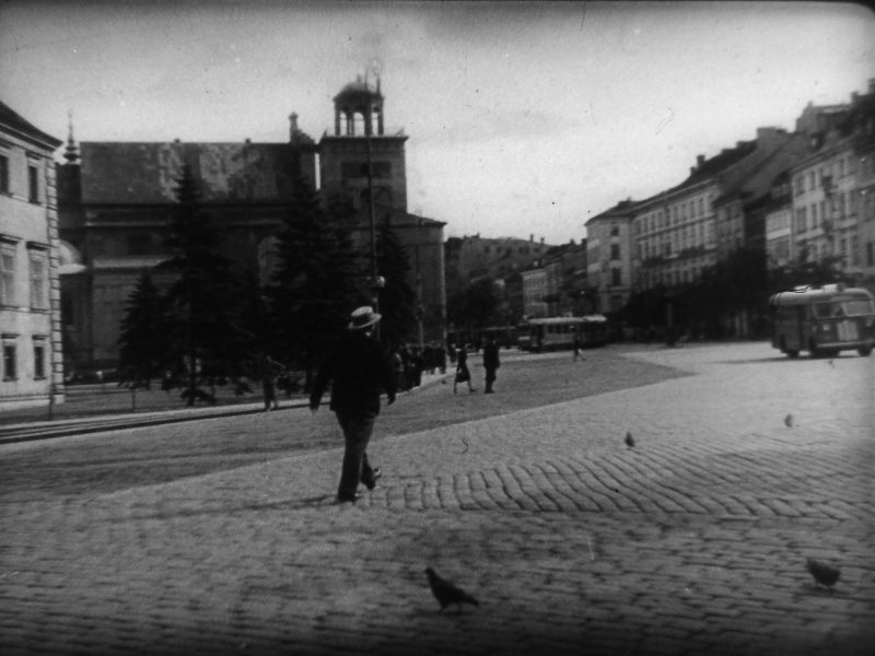 Warszawa, pl. Zamkowy (Áll a bál)