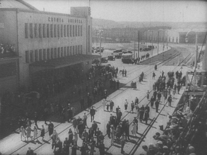 Gdynia, ul. Polska (Judel gra na skrzypcach)
