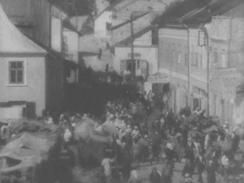 Kazimierz Dolny, ul. Klasztorna (Judel gra na skrzypcach)