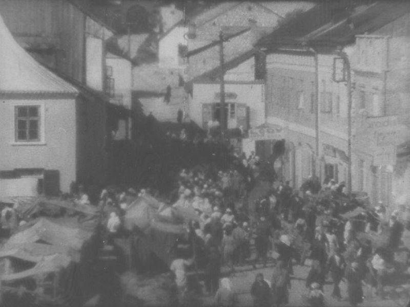 Kazimierz Dolny, ul. Klasztorna (Judel gra na skrzypcach)
