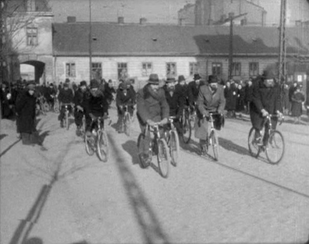 Warszawa, ul. Skierniewicka (Piętro wyżej)