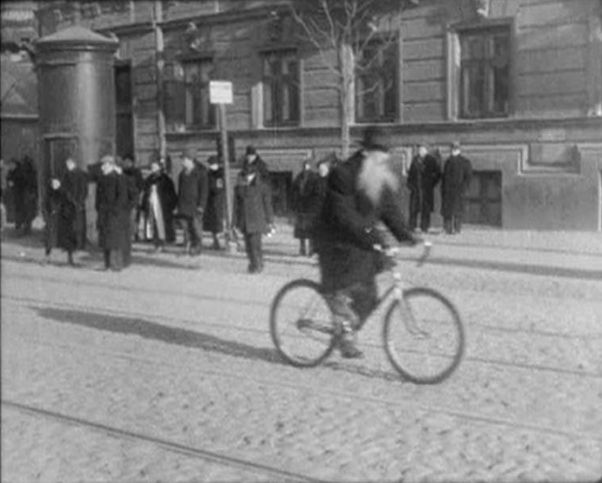 Warszawa, ul. Skierniewicka (Piętro wyżej)
