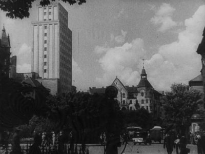 Warszawa, pl. Napoleona (Judel gra na skrzypcach)