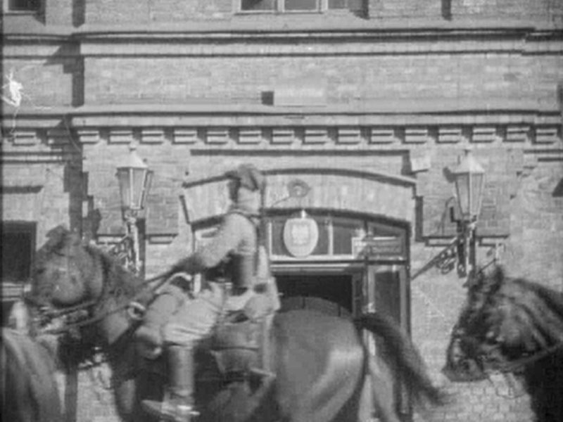 Mińsk Mazowiecki, ul. Warszawska 267, koszary, budynek dowództwa (Śluby ułańskie)