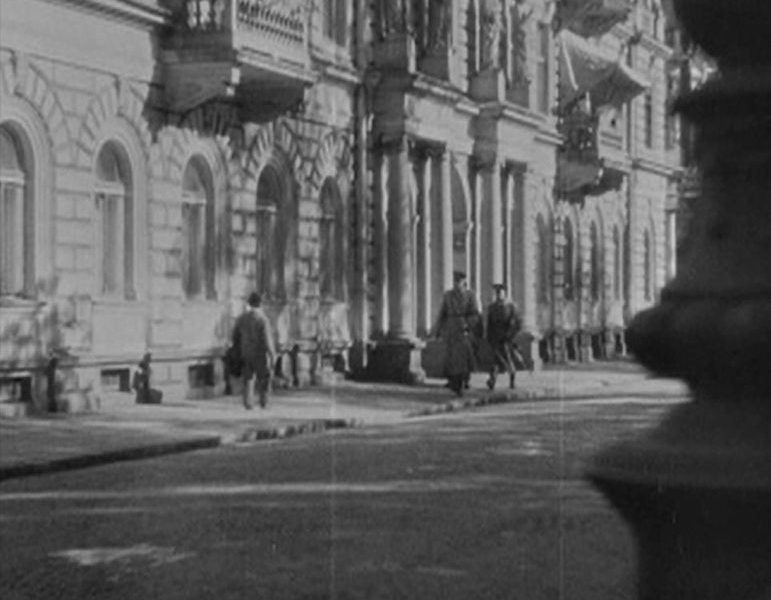 Warszawa, ul. Fredry 10 (Młody las)