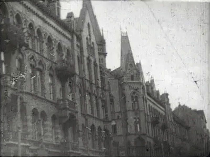 Warszawa, ul. Marszałkowska 72 (Szpieg w masce)
