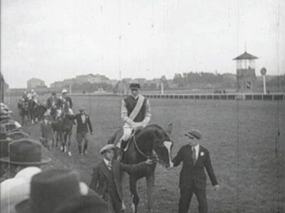 Warszawa, Pole Mokotowskie, hipodrom (Szpieg w masce)