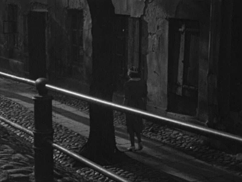 Warszawa, ul. Mariensztat 2/4 (Strachy)