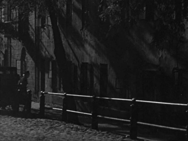 Warszawa, ul. Mariensztat 2/4 (Strachy)