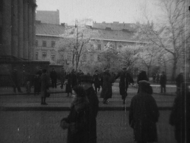 Warszawa, pl. Trzech Krzyży (Pieśniarz Warszawy)