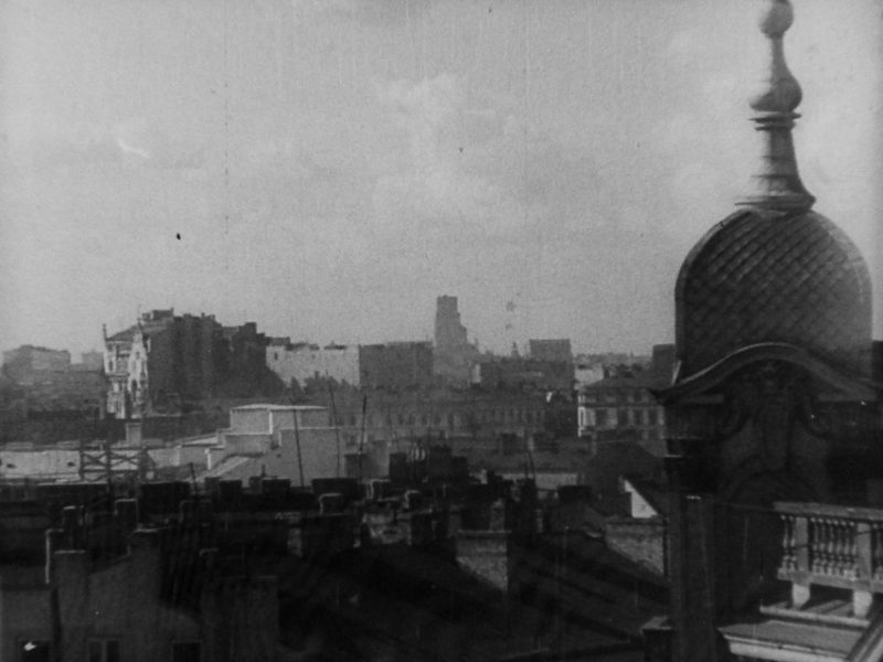 Warszawa, pl. Unii Lubelskiej (Judel gra na skrzypcach)