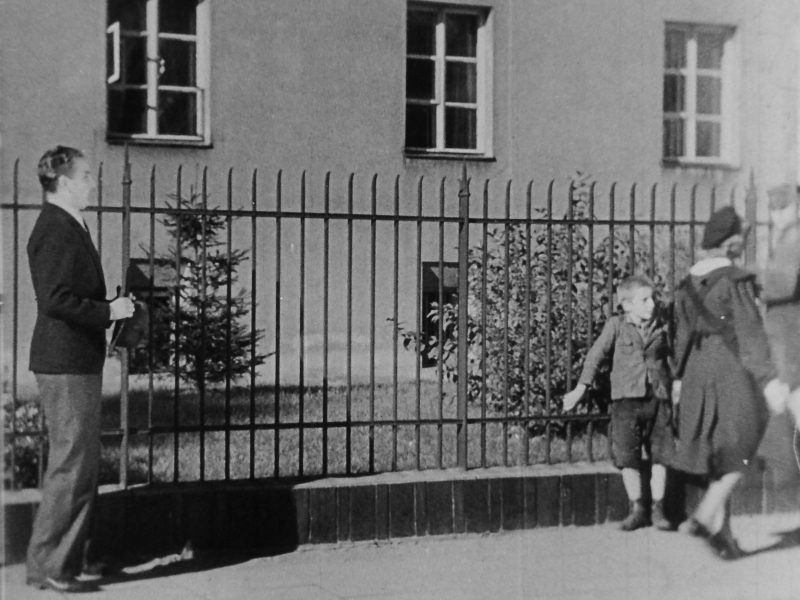 Warszawa, ul. Mochnackiego 10 (Moi rodzice rozwodzą się)