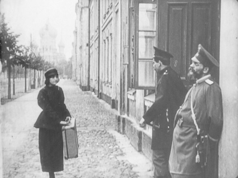 Warszawa, ul. Nowowiejska (Der Gelbe Schein)