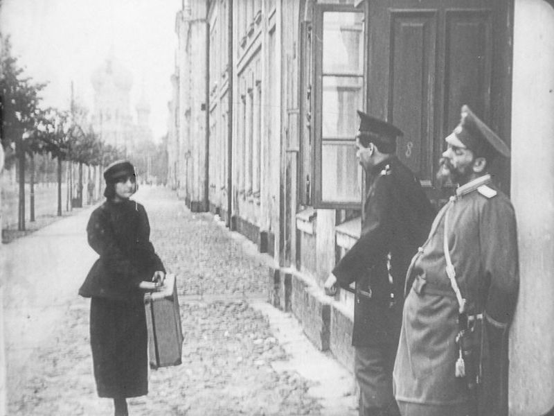 Warszawa, ul. Nowowiejska (Der Gelbe Schein)