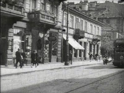 Warszawa, ul. Nowy Świat 22 (Szpieg w masce)