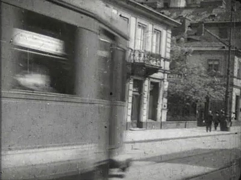 Warszawa, ul. Nowy Świat 22 (Szpieg w masce)