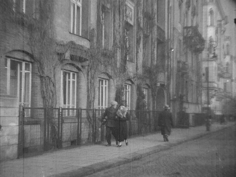 Warszawa, al. Róż 10 (Pieśniarz Warszawy)